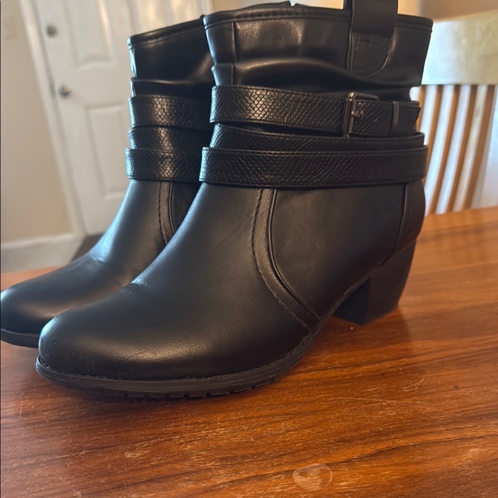 VJH Confort Black Ankle Boots with Matte Finish